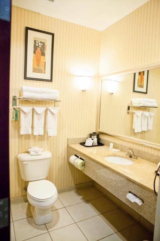 Comfort I-55 And I-74 Hotel 2*